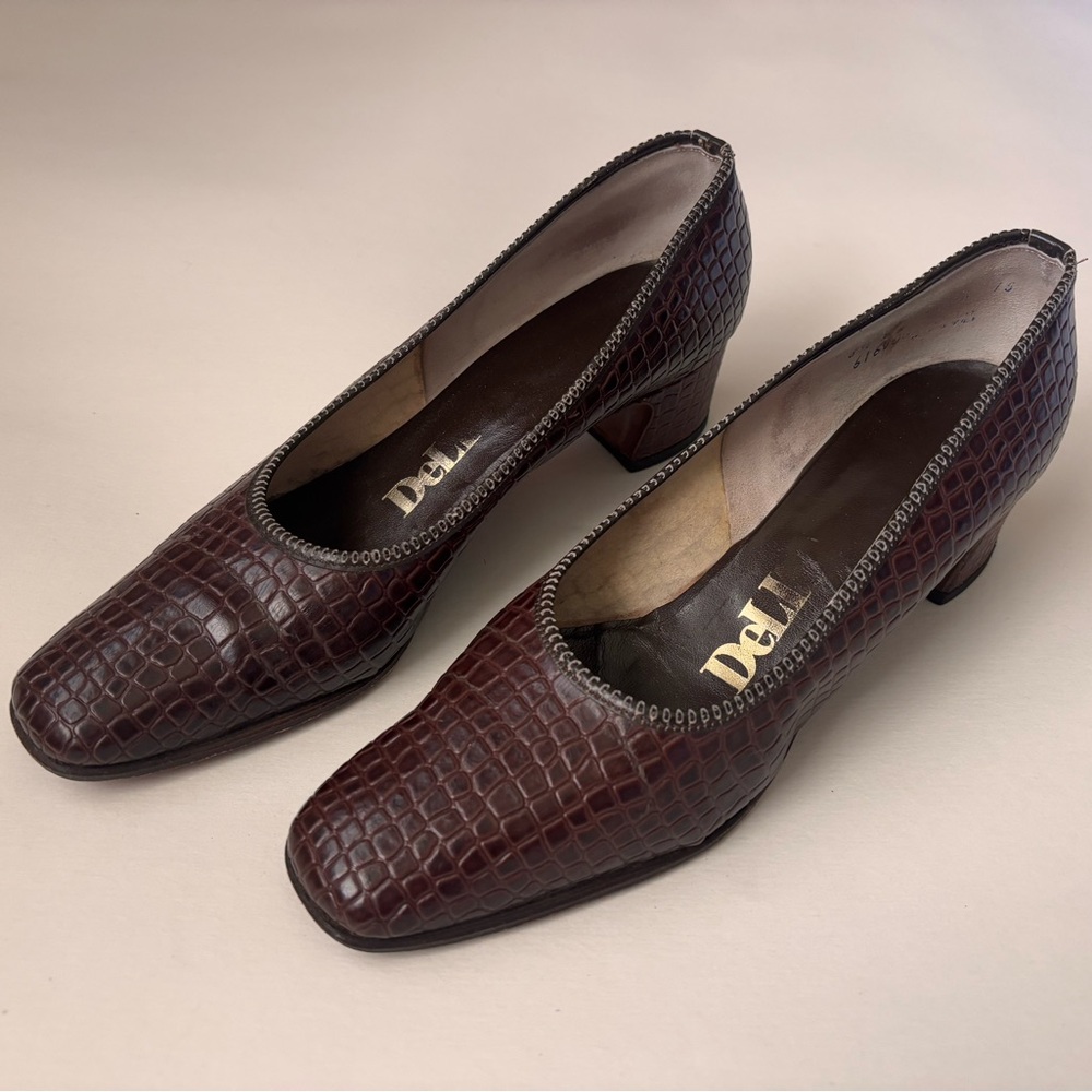 DeLiso Women's Brown Croc-Embossed Pumps Square Toe Block Heel